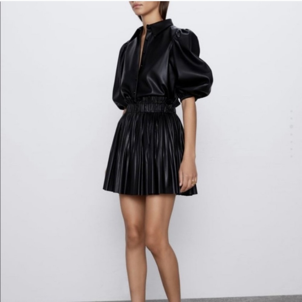 NWT Zara Black Faux Leather Pleated High-Waisted Mini Skirt Size XS